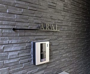 ステンレス切り文字表札ミバエ